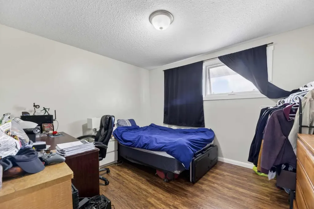 5218 Silverpark Close Olds AB T4H 1B3