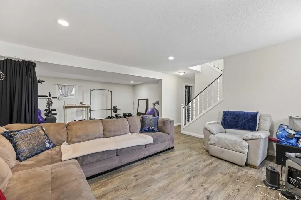 5218 Silverpark Close Olds AB T4H 1B3