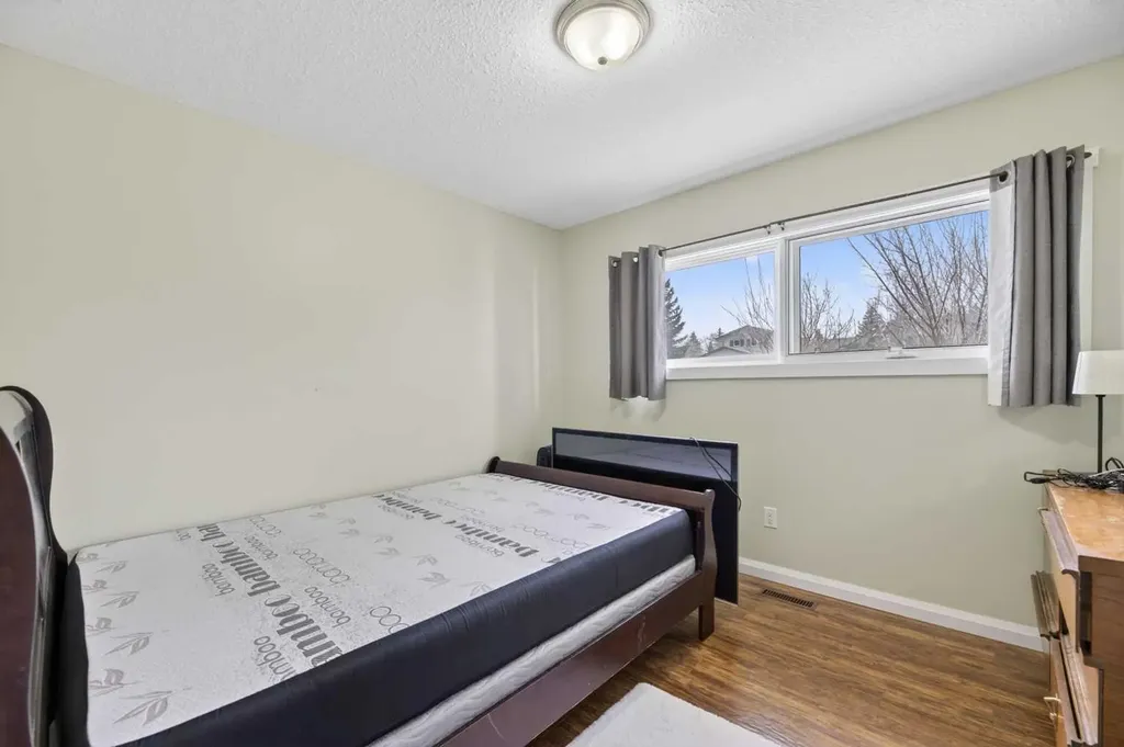 5218 Silverpark Close Olds AB T4H 1B3