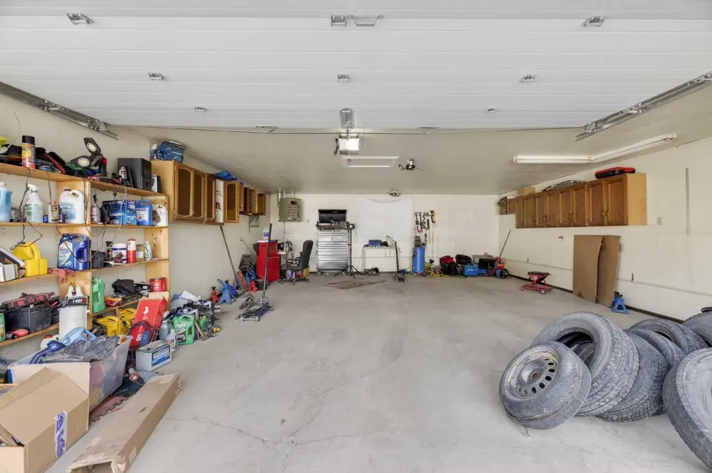 5218 Silverpark Close Olds AB T4H 1B3