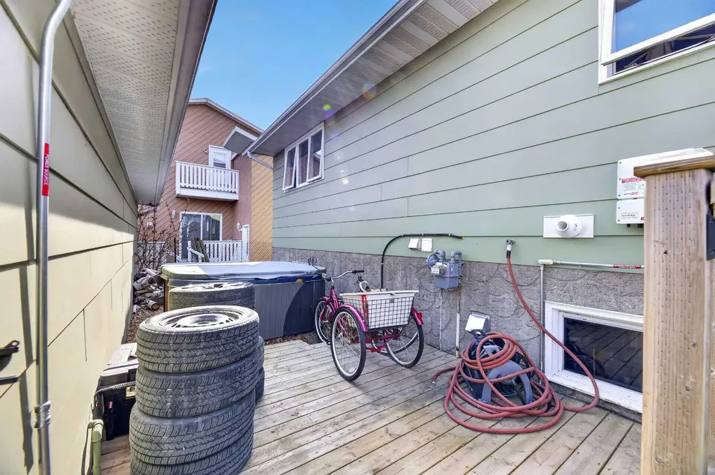 5218 Silverpark Close Olds AB T4H 1B3