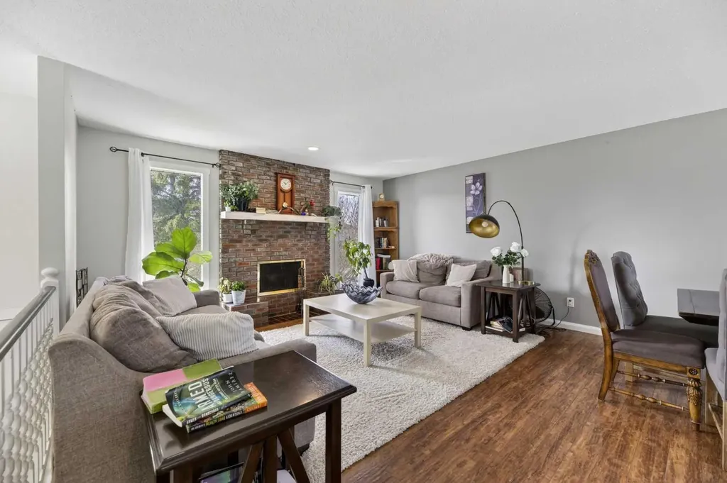 5218 Silverpark Close Olds AB T4H 1B3