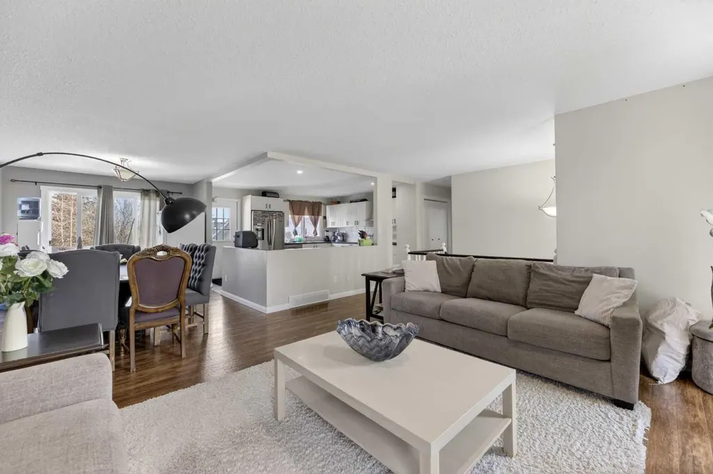 5218 Silverpark Close Olds AB T4H 1B3