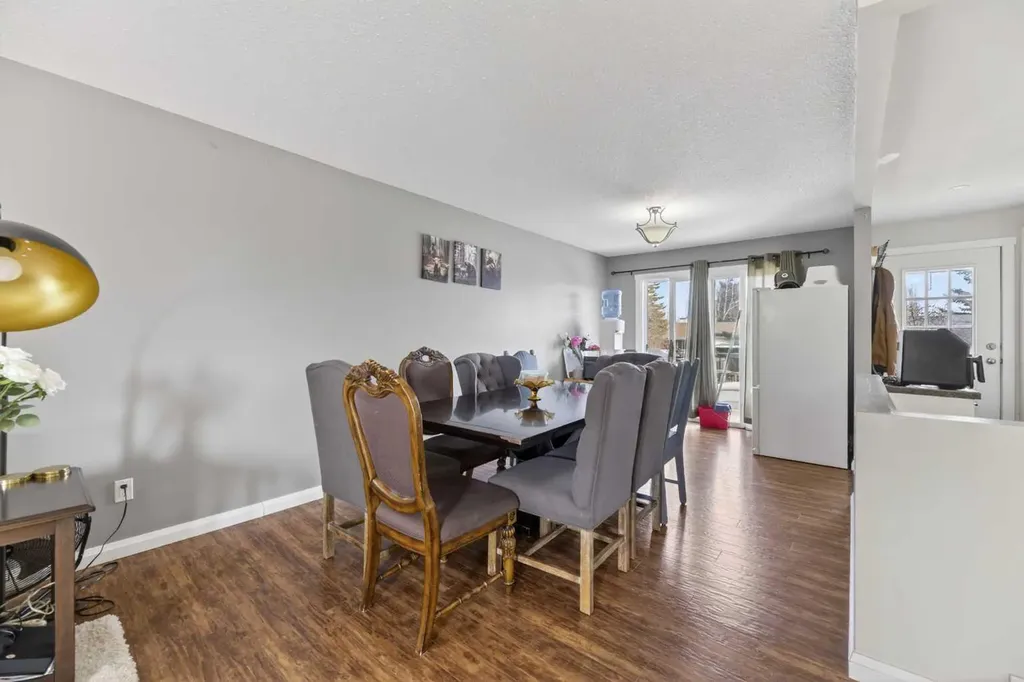 5218 Silverpark Close Olds AB T4H 1B3