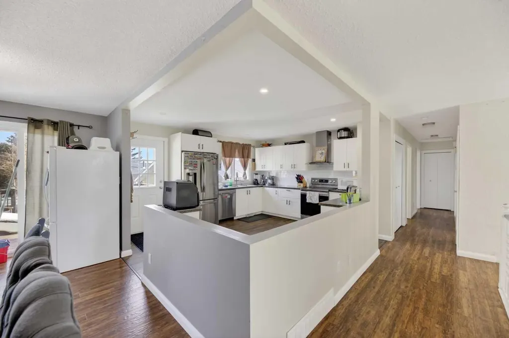 5218 Silverpark Close Olds AB T4H 1B3