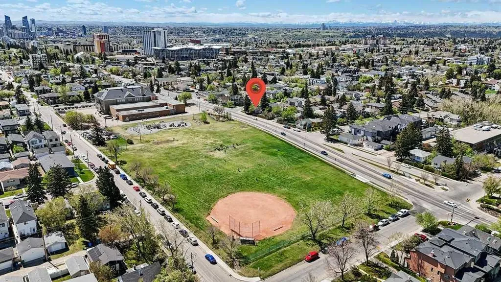 1102 21 Avenue NW Calgary AB T2M 1K9