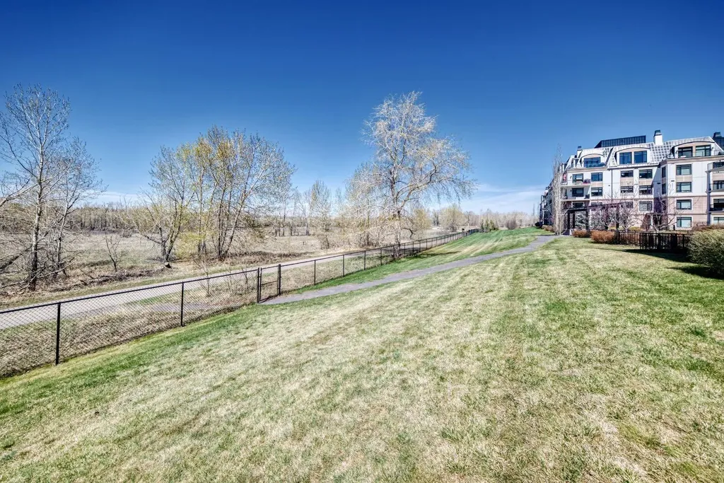 211 Quarry Way SE Calgary AB T2C 5M6