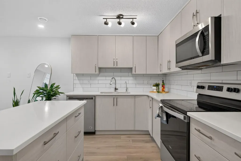 461 Cranbrook Square SE Calgary AB T3M2E3