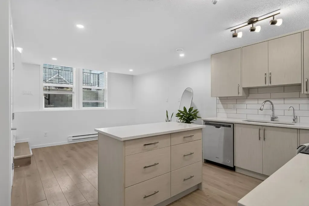 461 Cranbrook Square SE Calgary AB T3M2E3