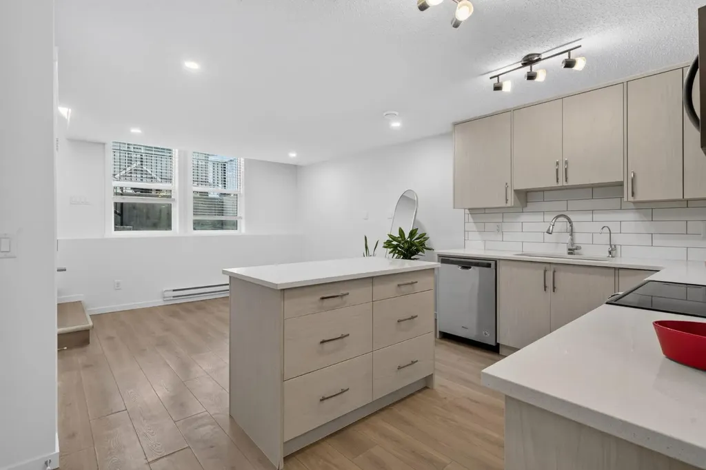 461 Cranbrook Square SE Calgary AB T3M2E3