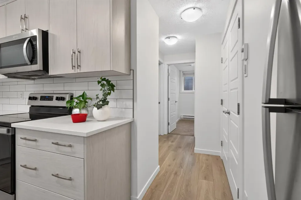 461 Cranbrook Square SE Calgary AB T3M2E3