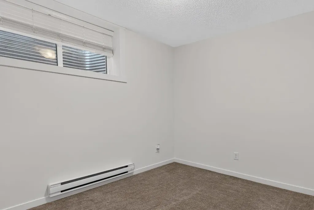 461 Cranbrook Square SE Calgary AB T3M2E3