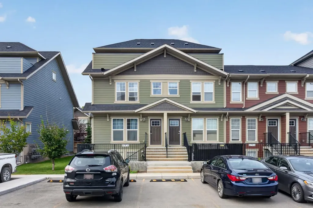 461 Cranbrook Square SE Calgary AB T3M2E3