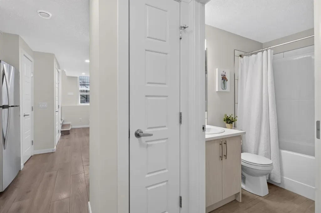 461 Cranbrook Square SE Calgary AB T3M2E3