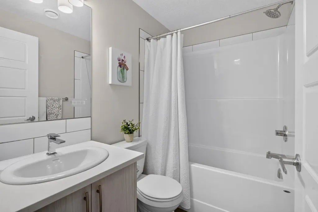 461 Cranbrook Square SE Calgary AB T3M2E3