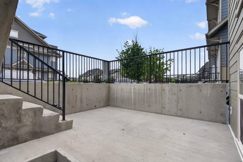 461 Cranbrook Square SE Calgary AB T3M2E3