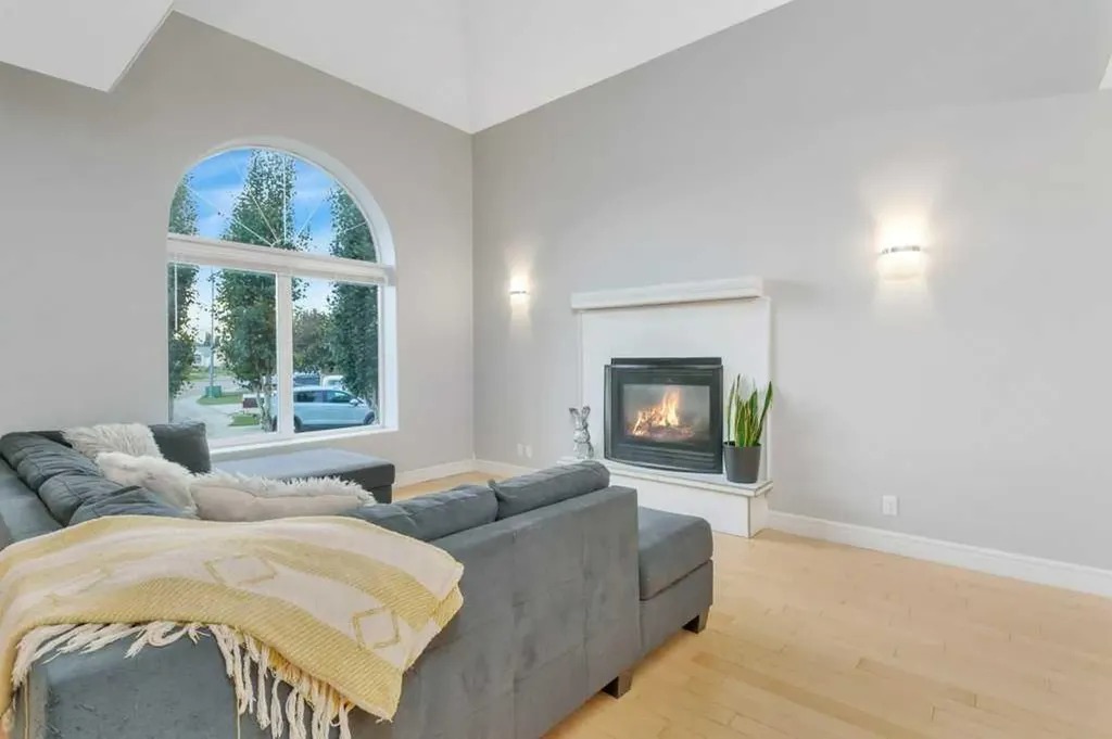 13 Fern Crescent Sylvan Lake AB T4S 1Y4