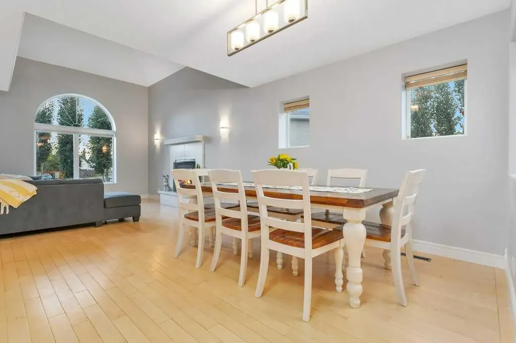 13 Fern Crescent Sylvan Lake AB T4S 1Y4