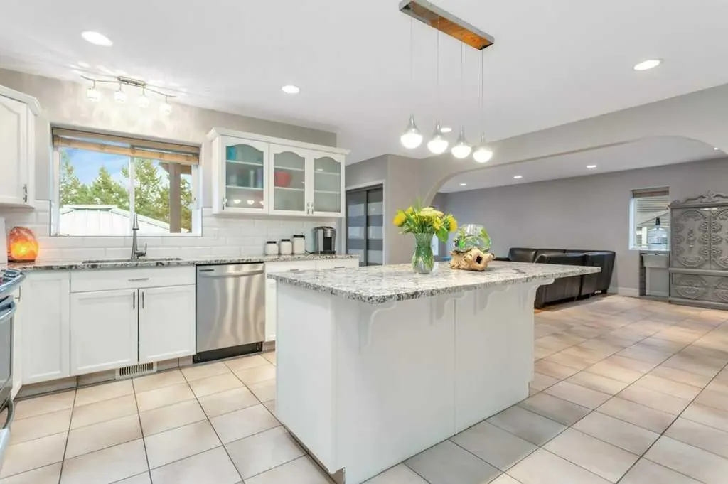 13 Fern Crescent Sylvan Lake AB T4S 1Y4