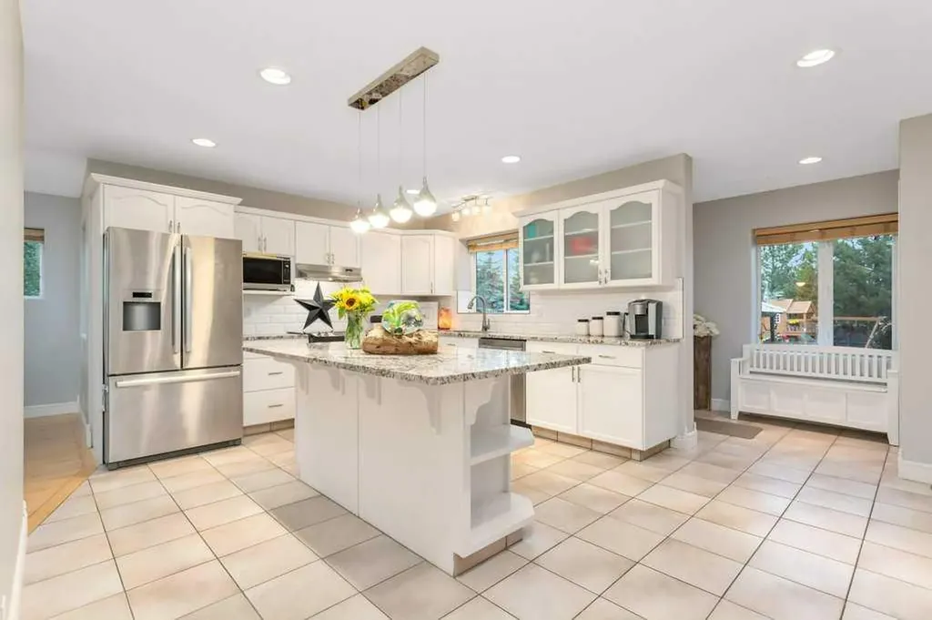 13 Fern Crescent Sylvan Lake AB T4S 1Y4