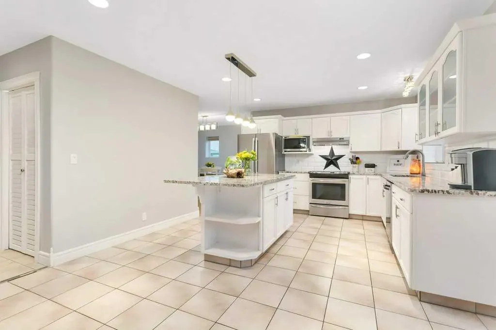 13 Fern Crescent Sylvan Lake AB T4S 1Y4