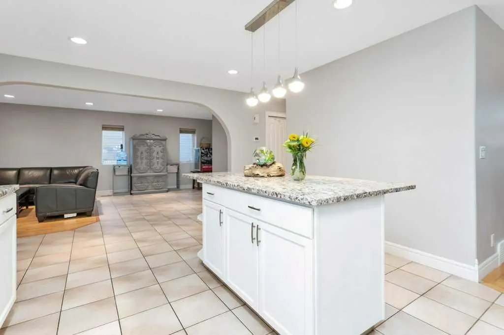 13 Fern Crescent Sylvan Lake AB T4S 1Y4
