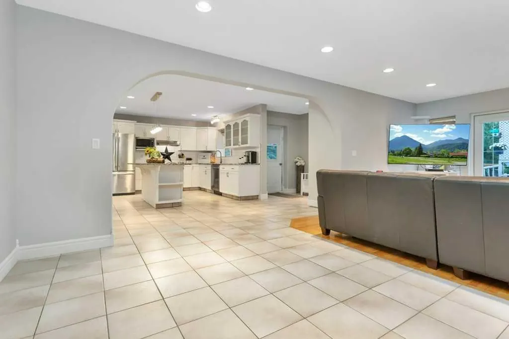 13 Fern Crescent Sylvan Lake AB T4S 1Y4