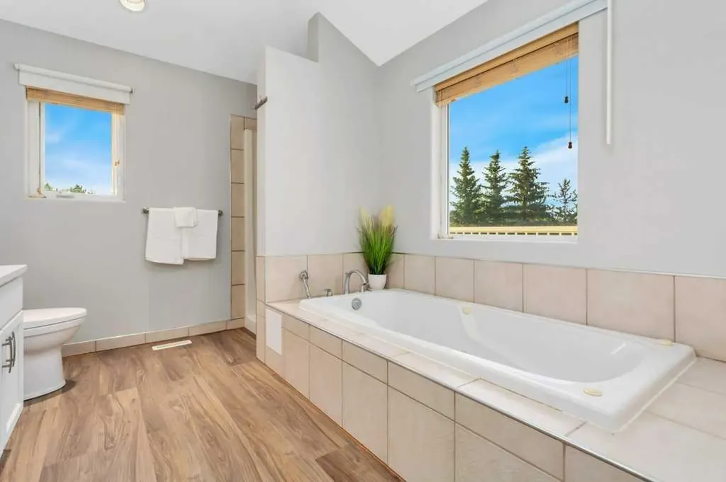 13 Fern Crescent Sylvan Lake AB T4S 1Y4