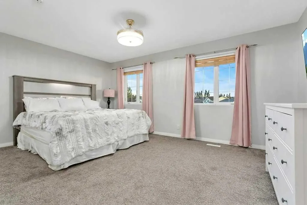 13 Fern Crescent Sylvan Lake AB T4S 1Y4