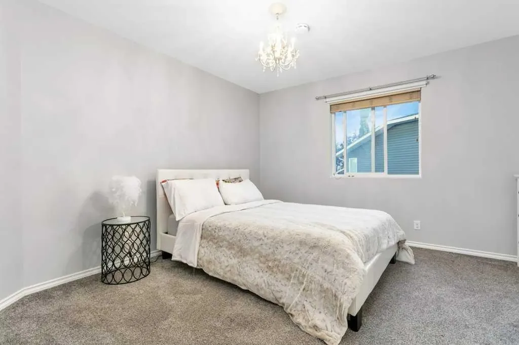 13 Fern Crescent Sylvan Lake AB T4S 1Y4
