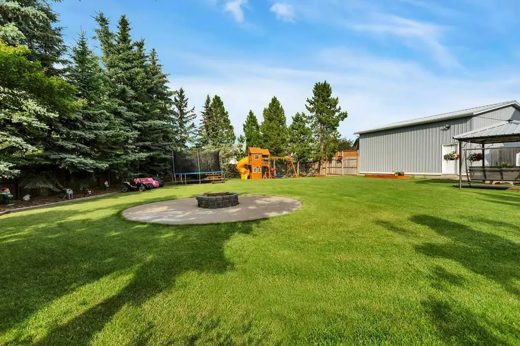 13 Fern Crescent Sylvan Lake AB T4S 1Y4