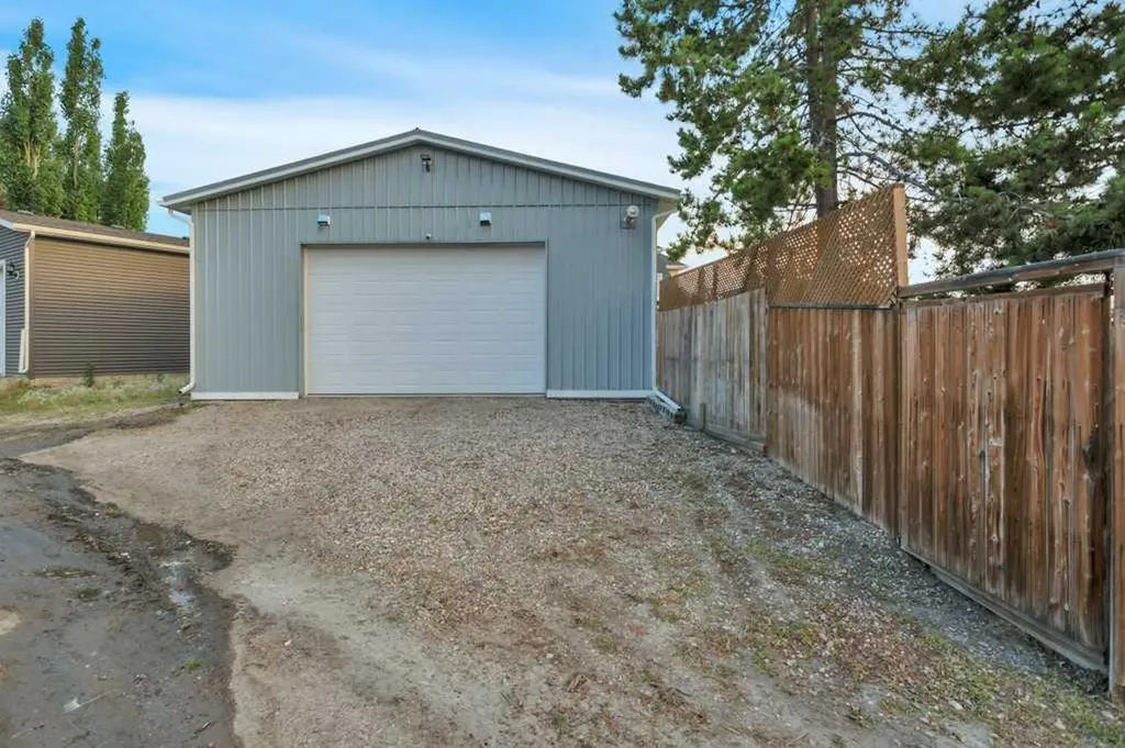 13 Fern Crescent Sylvan Lake AB T4S 1Y4