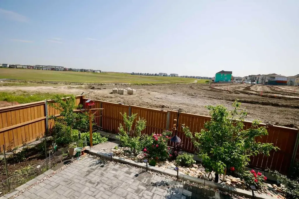 163 Cityside Park NE Calgary AB T3N 1P2