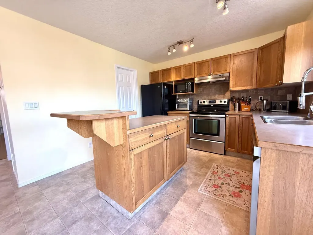 1616 High Country Drive NW High River AB T1V 1X7