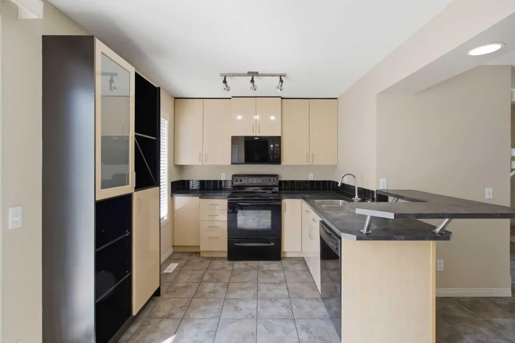 3032 New Brighton Gardens SE Calgary AB T2Z 0A5