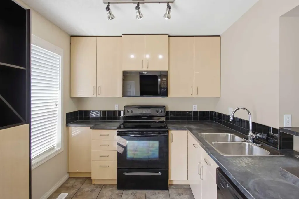 3032 New Brighton Gardens SE Calgary AB T2Z 0A5