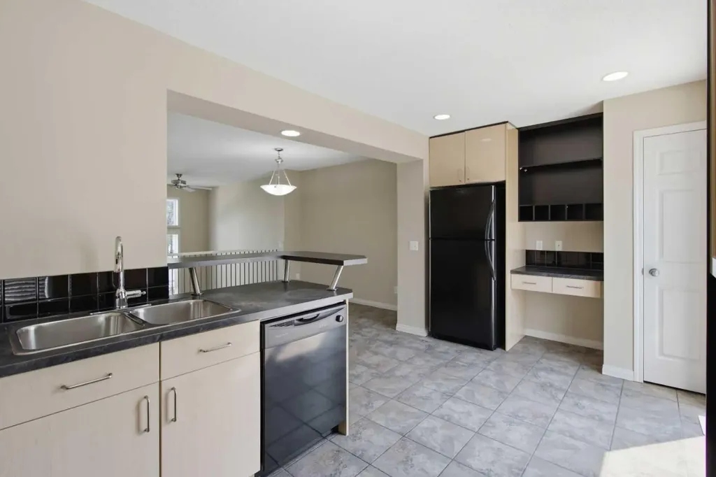 3032 New Brighton Gardens SE Calgary AB T2Z 0A5