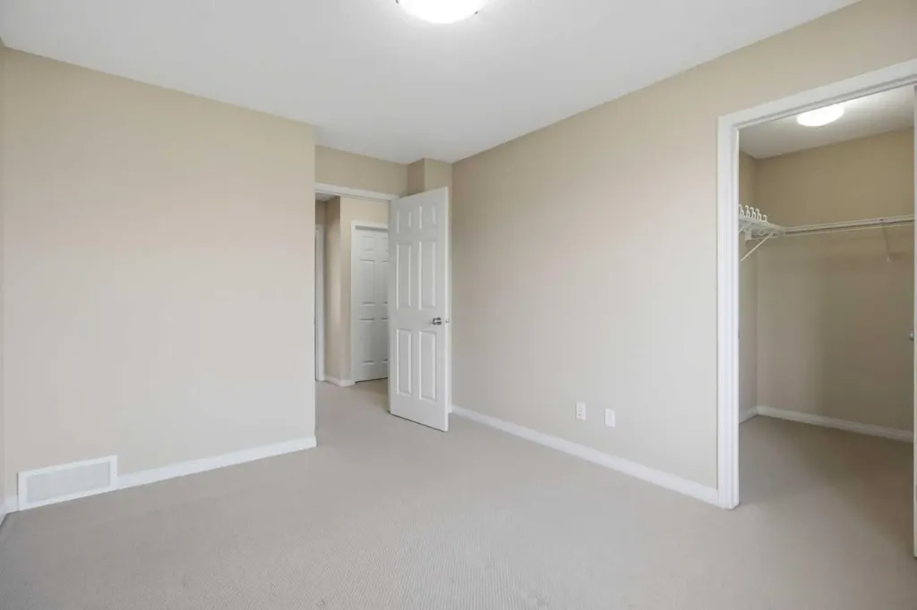 3032 New Brighton Gardens SE Calgary AB T2Z 0A5