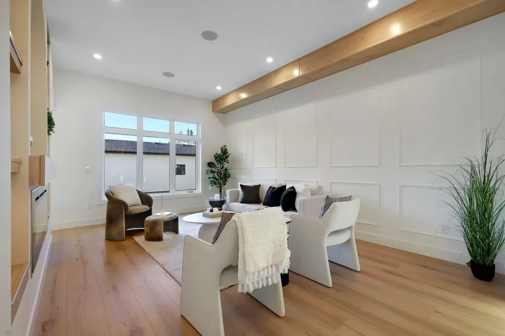 6428 33 Avenue NW Calgary AB T3B 1L1