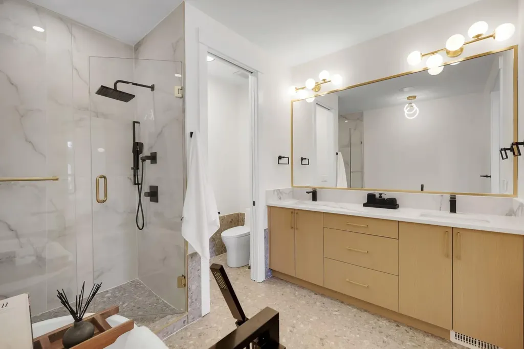 6428 33 Avenue NW Calgary AB T3B 1L1