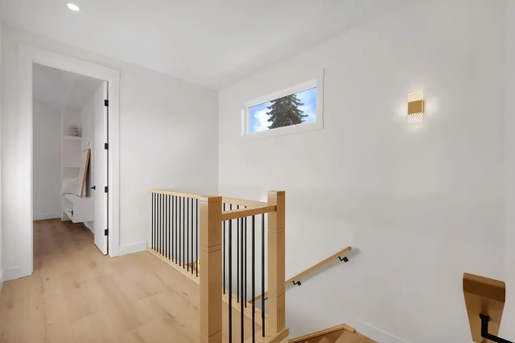 6428 33 Avenue NW Calgary AB T3B 1L1