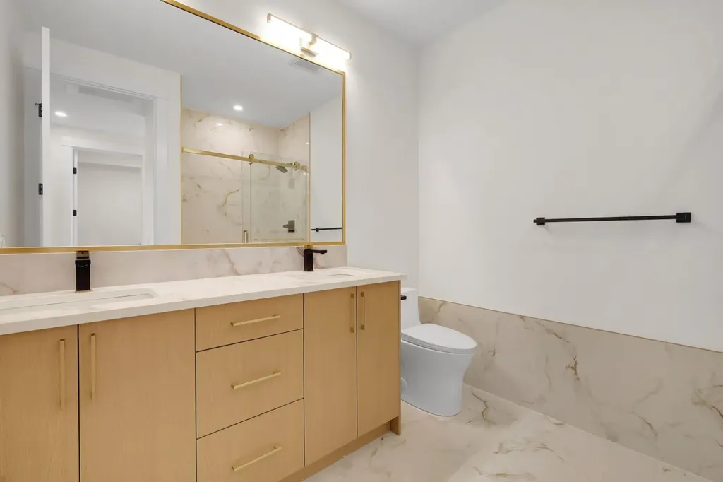 6428 33 Avenue NW Calgary AB T3B 1L1