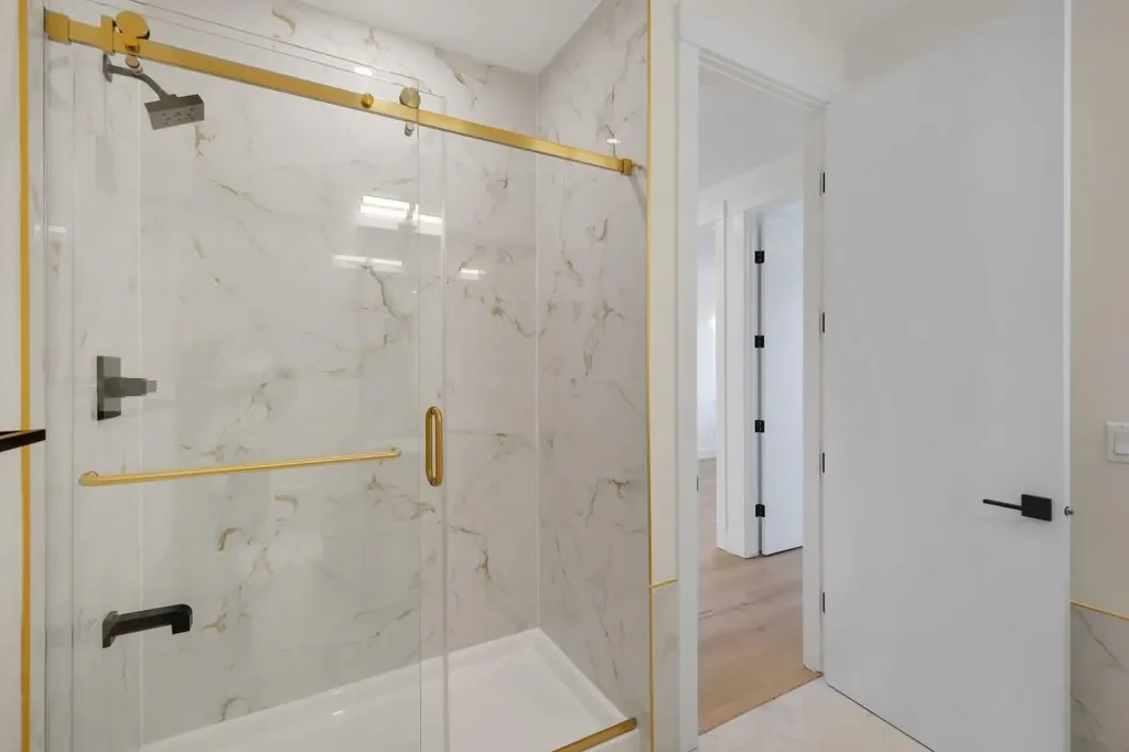 6428 33 Avenue NW Calgary AB T3B 1L1