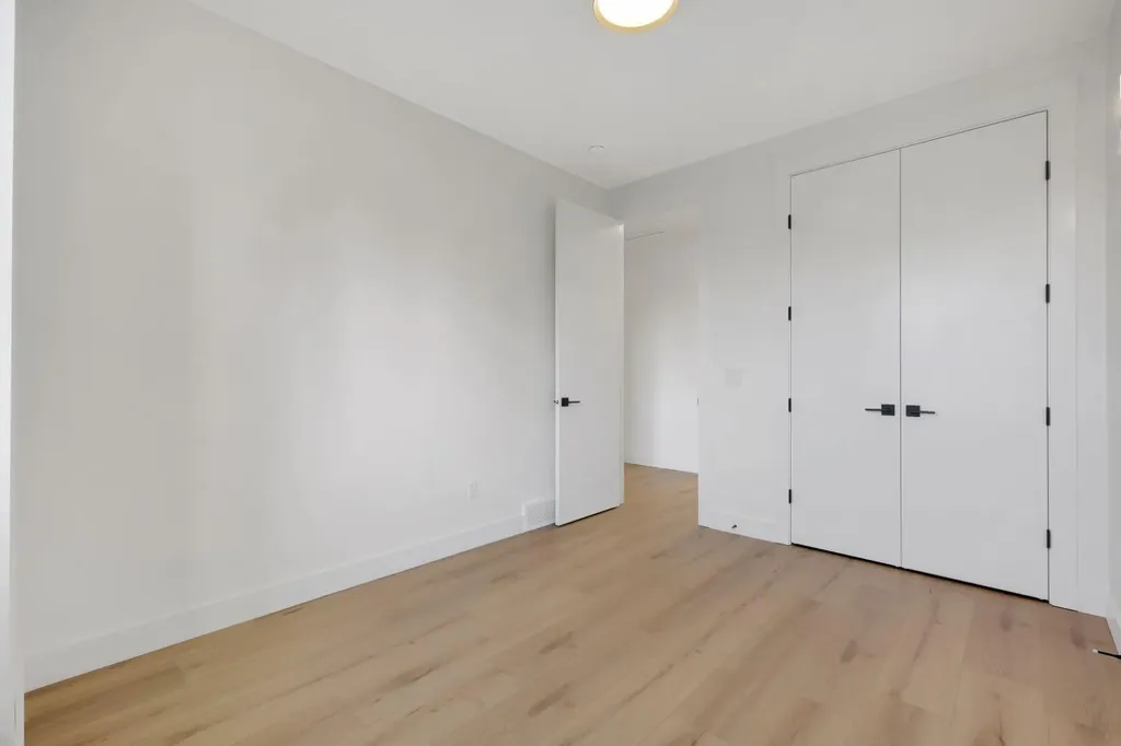 6428 33 Avenue NW Calgary AB T3B 1L1