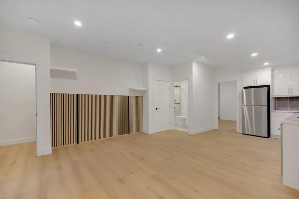 6428 33 Avenue NW Calgary AB T3B 1L1