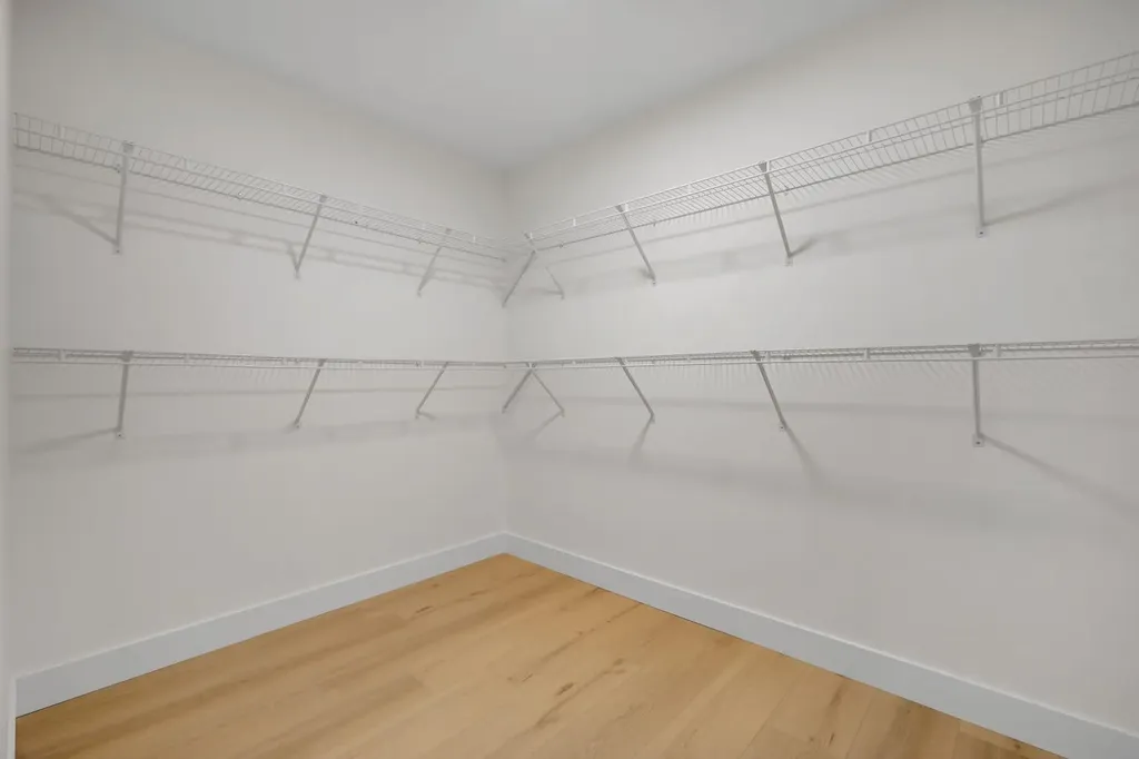 6428 33 Avenue NW Calgary AB T3B 1L1