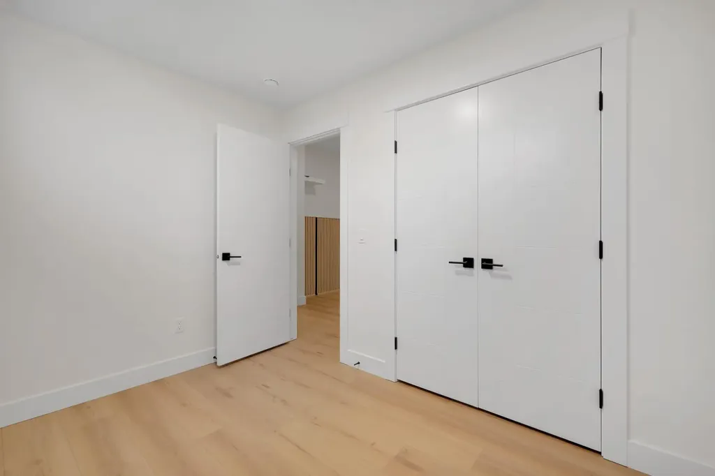 6428 33 Avenue NW Calgary AB T3B 1L1