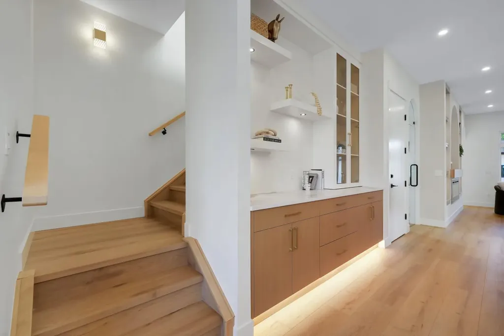 6428 33 Avenue NW Calgary AB T3B 1L1