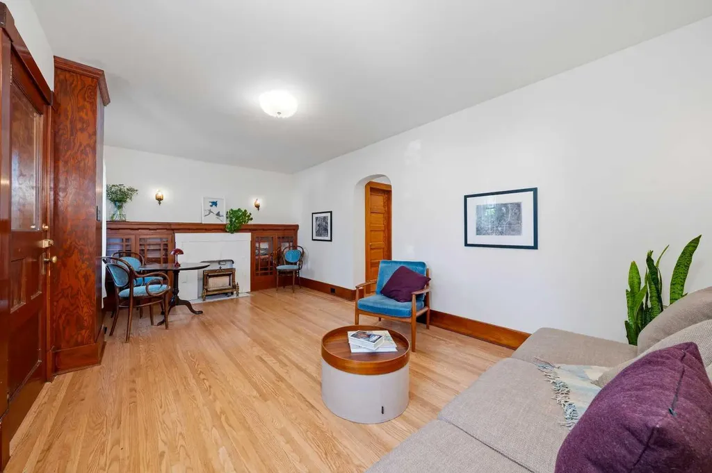 3222 1 Street NE Calgary AB T2E3C5