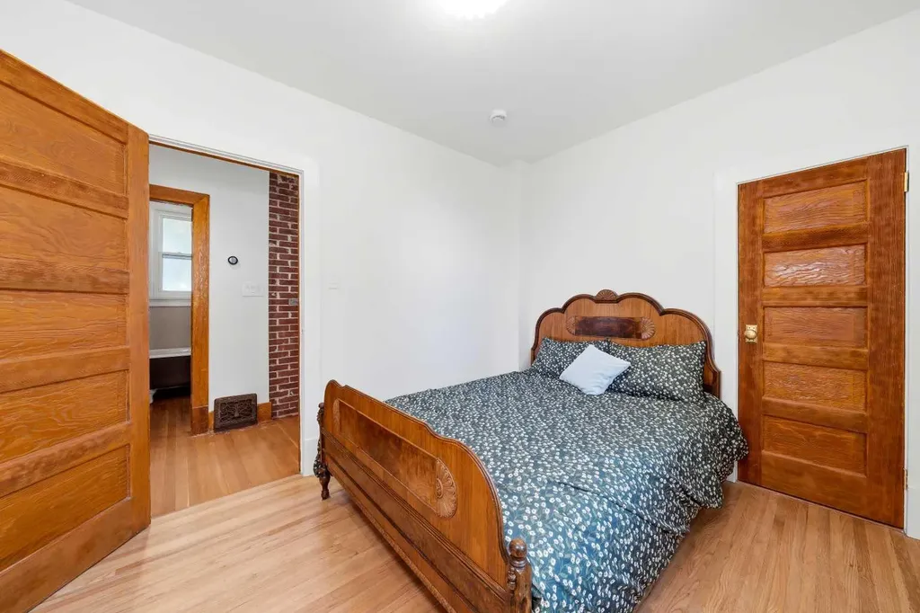 3222 1 Street NE Calgary AB T2E3C5
